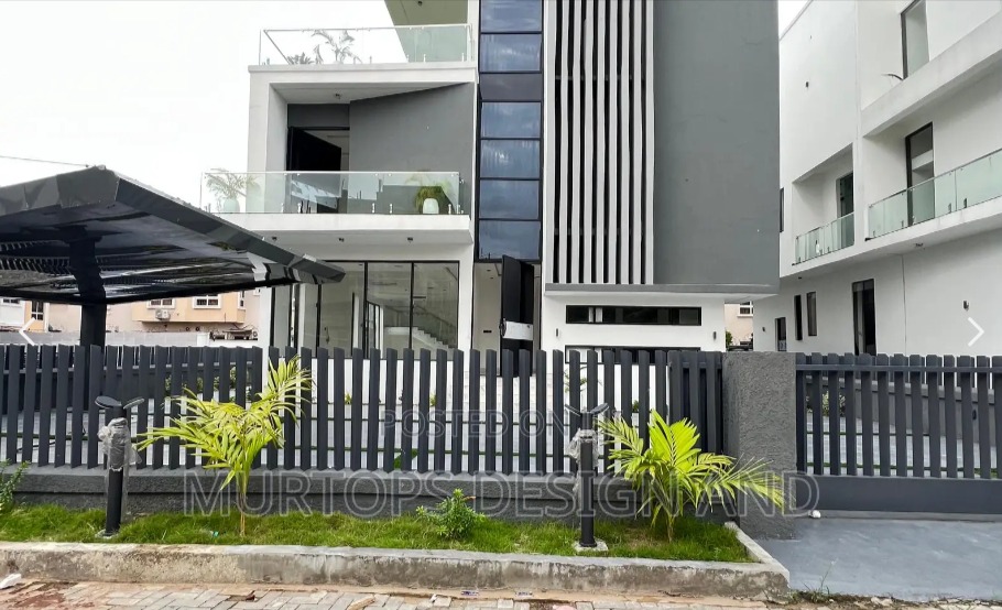 Modern Hidden Roof 4-Bedroom Duplex